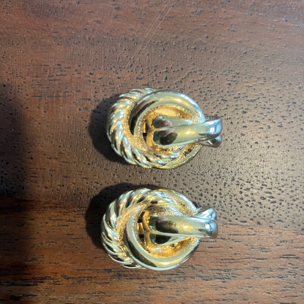 BURBERRYS CLIP ON EARRINGS AUTHENTIC! - Picture 4 of 11